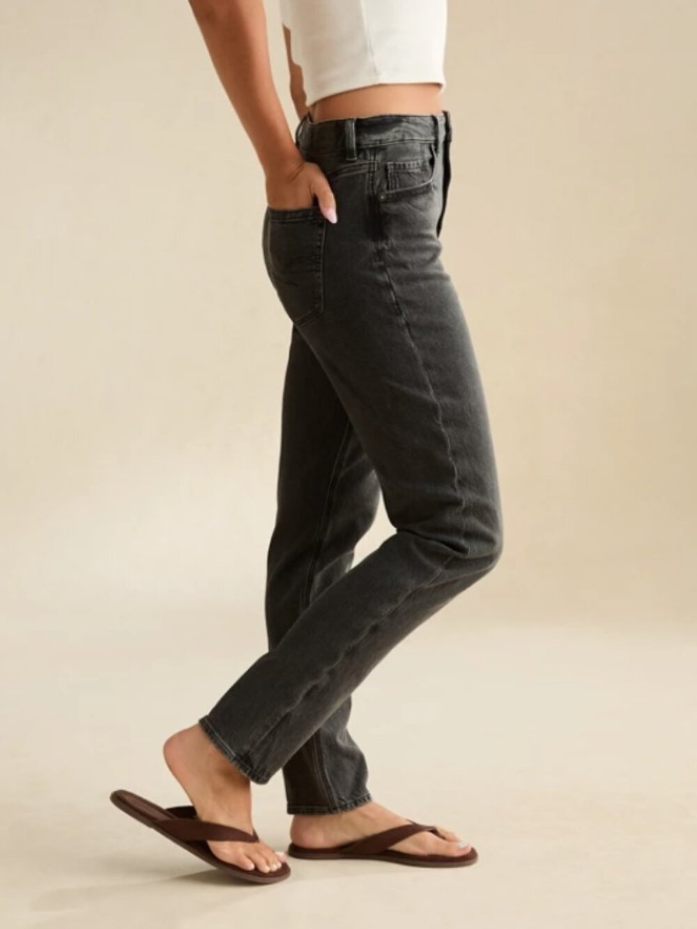 American Eagle Strigid Mom Jean - Black Magic - Regular - 14